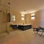 Vila A *