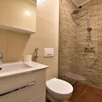 Vila A *